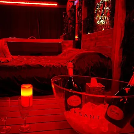 L'entrepot Secret Yetişkin Oteli Nîmes